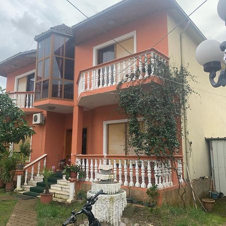 Friends Hostel & Tours Shkodër Екстериор снимка
